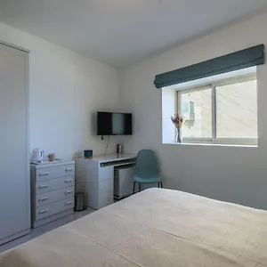 sliema-bedrooms-with-ensuite-bathrooms.hotelssaintjulians.com/